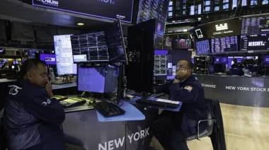 Bonos en alza y riesgo país en baja tras el préstamo con bancos internacionales