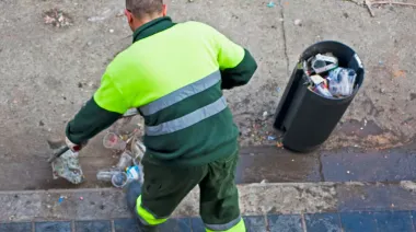 Jubilarse a los 50 años en PBA: qué decretó Kicillof y a qué trabajadores alcanza