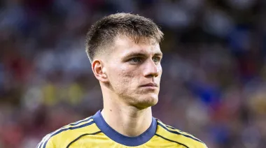 Deportivo Alavés quiere a Kevin Zenón: los números que evalúan Riquelme y Boca