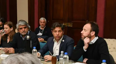 Kicillof llama a paritarias en PBA: de cuánto será el aumento para los estatales