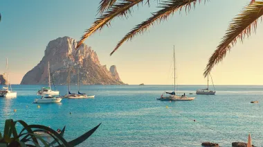 Ibiza reduce alquileres vacacionales y acelera el giro contra el turismo masivo