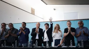 Kicillof activa el MDF desde La Costa y marca la cancha en el PJ contra Milei