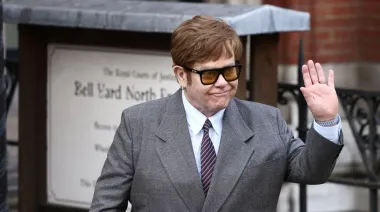 El Príncipe Harry y Elton John llevan al Daily Mail a un juicio clave por privacidad