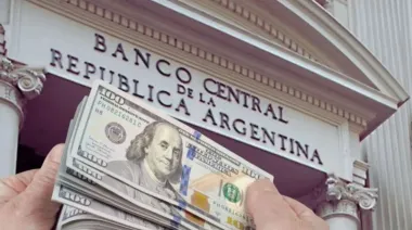 El dólar se aleja del techo de la banda