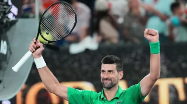 Djokovic ganó en su debut en el Abierto de Australia y sigue batiendo récords