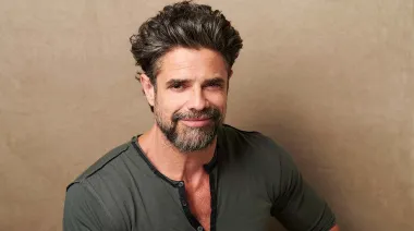 "Buen día guapa": la canción de Luciano Castro