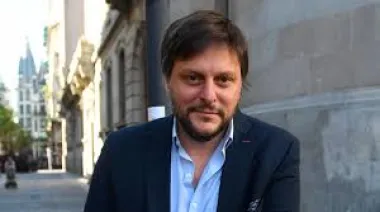 Cruce picante: Leandro Santoro se burló de Milei por Davos y lo comparó con Trump