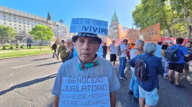 Marcha de jubilados y discapacitados frente al Congreso terminó con tensión y gas pimienta