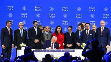 La Junta de Paz de Donald Trump toma forma en Davos y reordena alianzas globales