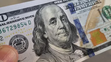 El dólar continúa bajista y el blue perfora el piso de los $1.500
