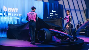 Alpine lanzó el A526: cambios técnicos, motor alemán y el debut de Colapinto como titular