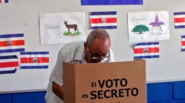 La derecha arrasa en las encuestas de Costa Rica: qué temen las instituciones