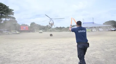 Incendios: Kicillof apareció en Necochea con 4.500 scouts y dejó una frase contra Milei