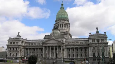 Por qué el Congreso debate el borde mientras el centro del trabajo se derrumba