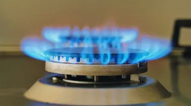 Invierno y GNL: el plan del Gobierno hasta 2027 que puede impactar en la boleta