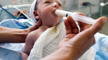 Leche materna gratis y regulada en todo el país: el proyecto que llegó al Congreso