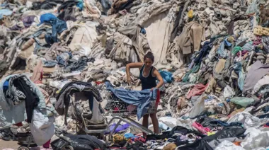 Basural textil en Atacama: la denuncia ambiental que vuelve a presionar al gobierno de Chile