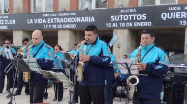 La Orquesta de la Policía Bonaerense se presentó en la rambla de Mar del Plata