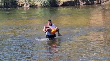 Drama en Córdoba: un policía recién egresado rescató a un niño de 11 años que se ahogaba en Despeñaderos