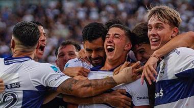 Gimnasia le ganó a Racing con un golazo olímpico de Nicolás Barros Schelotto