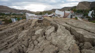 Chubut: un deslizamiento en el cerro Hermitte y más de 260 familias fueron evacuadas
