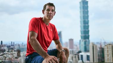 Cuánto le pagó Netflix a Alex Honnold para escalar el rascacielos Taipei 101