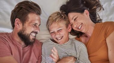 Ley de Adopción bonaerense: los 5 cambios clave que activó Axel Kicillof