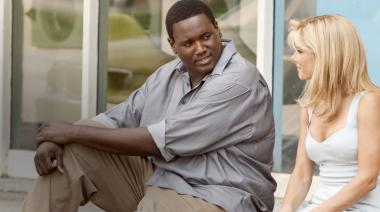 Hospitalizaron al protagonista de Un sueño posible, la película que le dio el Oscar a Sandra Bullock