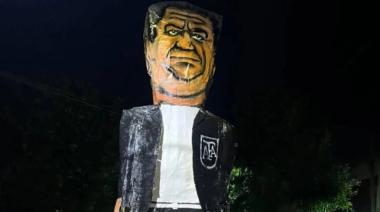 Hinchas de Gimnasia quemaron un muñeco de Chiqui Tapia en Berisso en el Año Nuevo