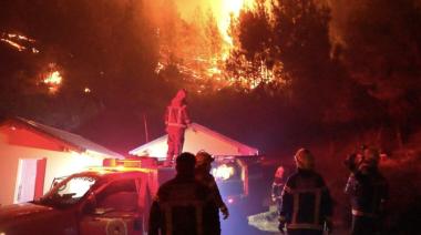 Incendios descontrolados en Chubut: evacúan a residentes y turistas en Epuyén y El Hoyo