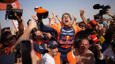 Luciano Benavides hizo historia y salió campeón del Dakar por dos segundos