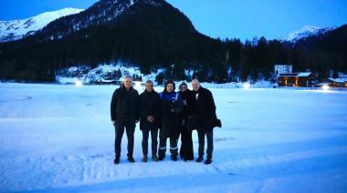 Milei aterrizó en Davos con el mameluco de YPF: la razón detrás de su vestimenta