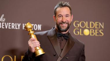 Noah Wyle cuestiona la salud pública de EE.UU. y reconoce las ventajas del sistema argentino