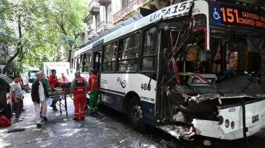 Balvanera: 18 heridos, 3 de ellos graves, tras choque de colectivos a una cuadra del Congreso