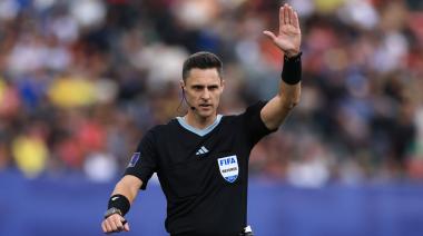 Cambia el fútbol: la IFAB busca frenar las interrupciones y pone 4 reglas