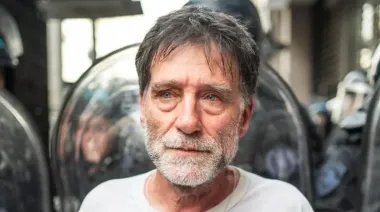 Detención, liberación y regreso: el gesto del padre Paco frente al Congreso