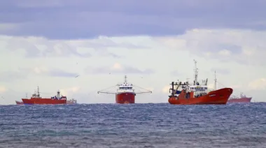 Chubut: gremios navales en alerta por una fuerte quita salarial tras el aumento del canon pesquero