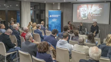 La maldición del aclamo: el concepto que reabre el debate sobre populismo y poder