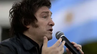 ¿Por qué suben los viajes al exterior aunque bajan los salarios en la era Milei?