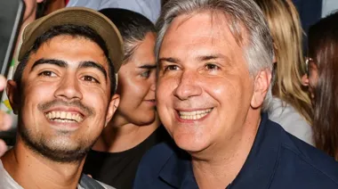 870 millones en “cortesía y homenaje” en Córdoba: qué le exige Juez a Llaryora