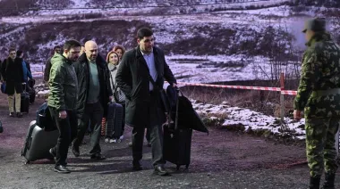 Armenia y Azerbaiyán: el primer cruce civil en 30 años abre un nuevo escenario