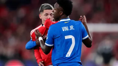 Vinícius frenó Benfica-Real Madrid por racismo: el gesto que delató a un jugador argentino