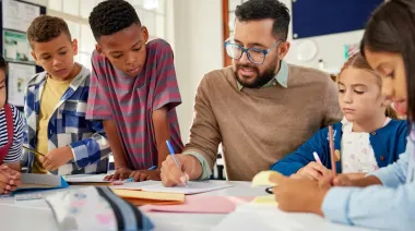 Lengua materna y poder mundial: por qué la UNESCO lanza una seria advertencia