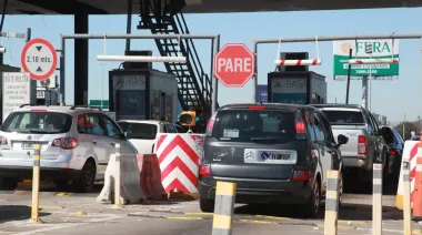 Caputo privatiza 3.900 km de rutas nacionales: qué puede pasar con los peajes