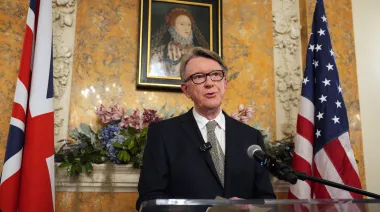 Arrestan a Peter Mandelson por vínculos con Jeffrey Epstein