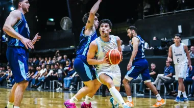 Básquet: Argentina cayó ante Uruguay y ahora piensa en Panamá