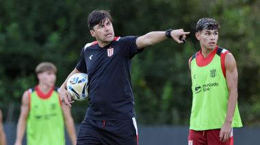 Cómo fueron las primeras horas de Alexander Medina como DT de Estudiantes