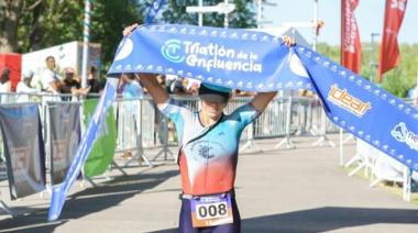 Luciana Castaño y Gerónimo Dhereté reinaron en el Triatlón de la Confluencia