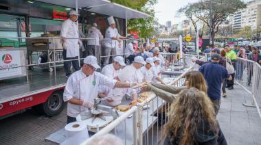 Día Internacional de la Pizza: APYCE lanza acción solidaria en el Obelisco porteño