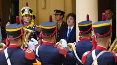 Santa Fe: Milei encabeza el traslado del sable de San Martín en medio de un conflicto